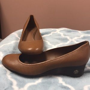 Tory Burch annelise 45mm wedge size 6
